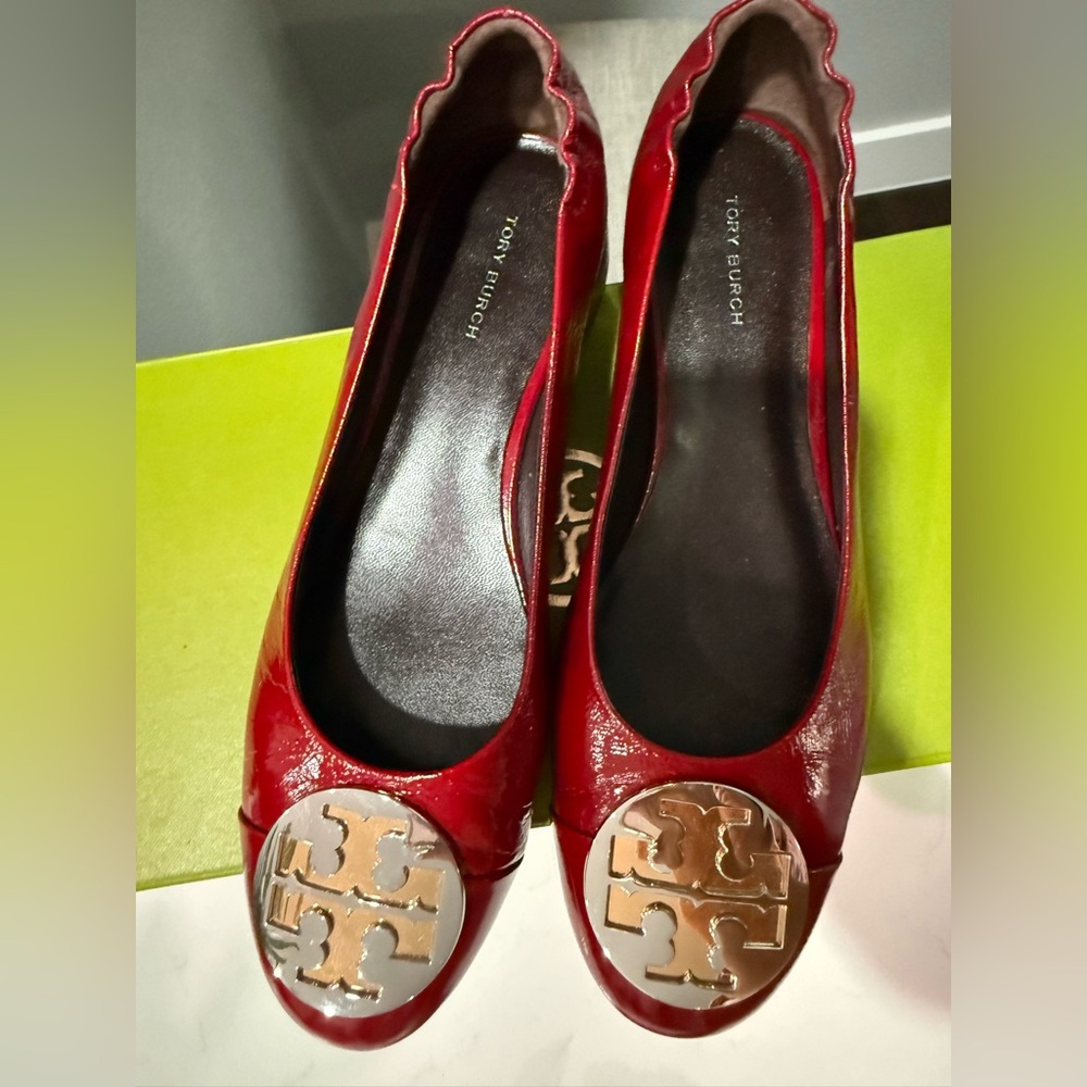 Tory Burch flats, almost new, only worn once - Picture 2 of 3
